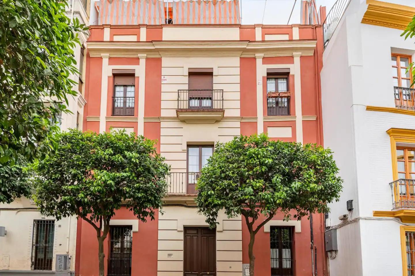 Nightinsevilla Bailen Free Parking, Seville