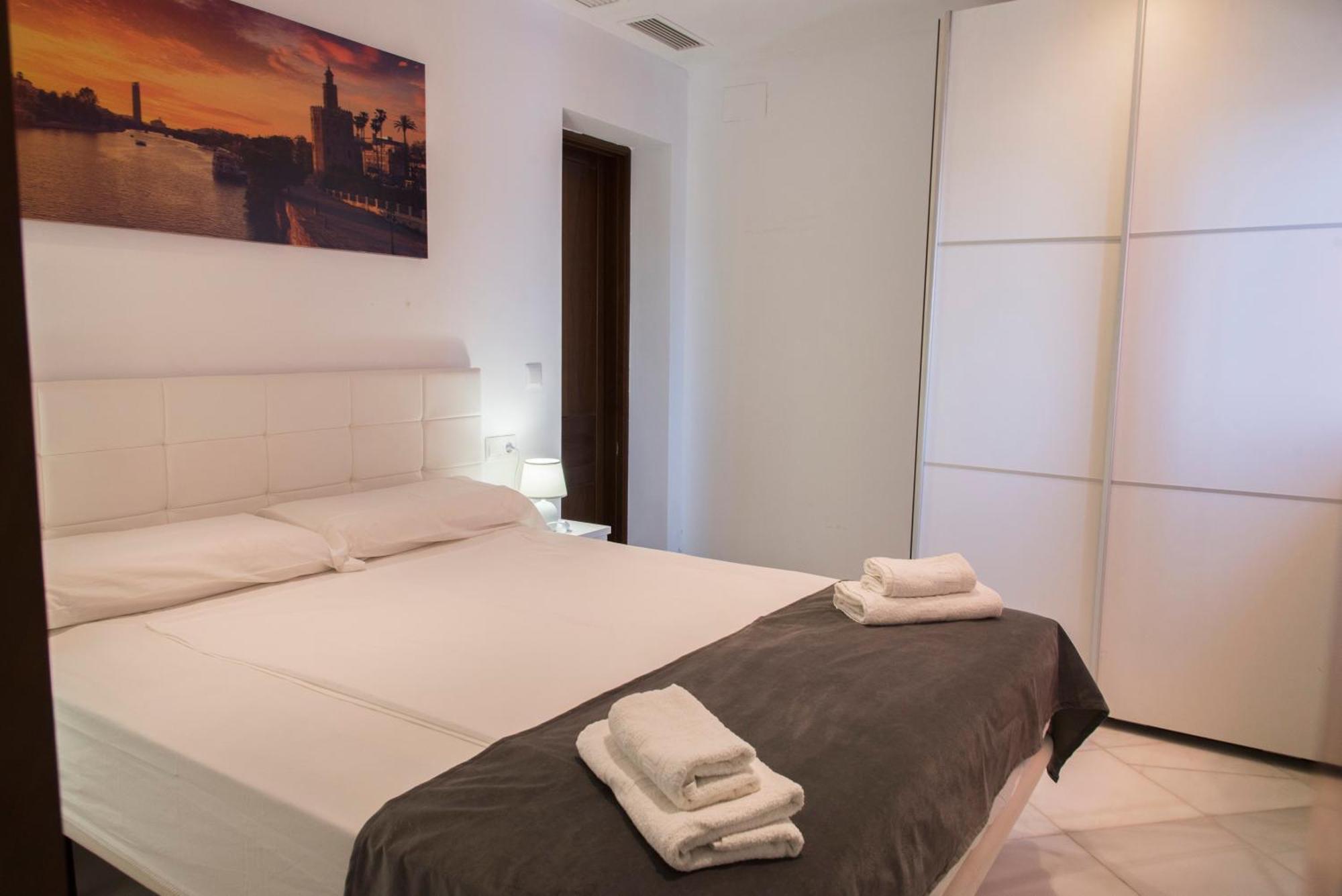 Nightinsevilla Bailen Free Parking — Photos 2